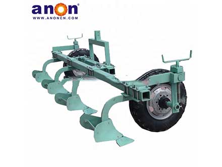 新型拖拉机挂犁