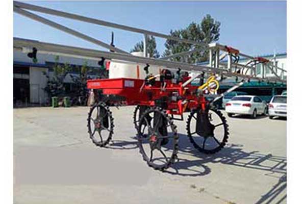 自行式农业臂架喷雾器